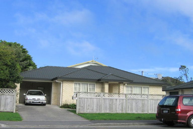 Photo of property in 42c Horokiwi Road West, Newlands, Wellington, 6037