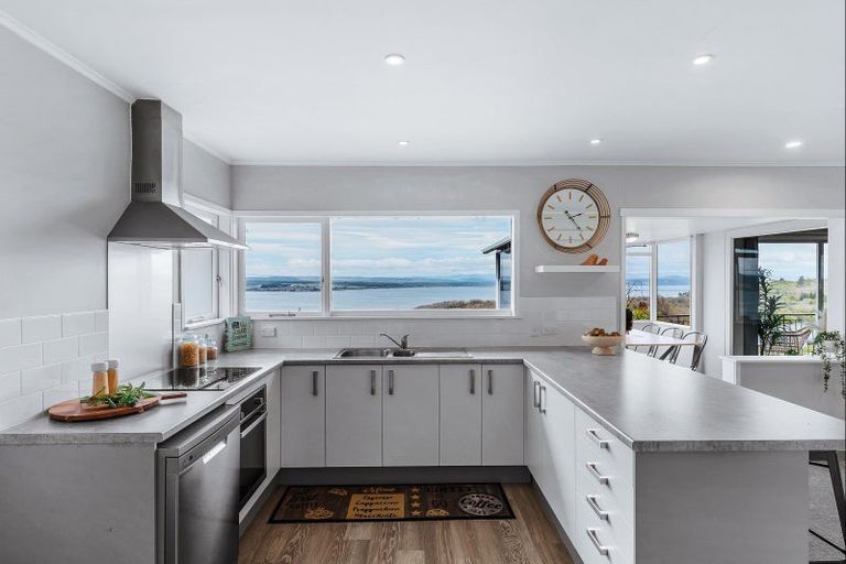 Photo of property in 88 Wakeman Road, Acacia Bay, Taupo, 3330