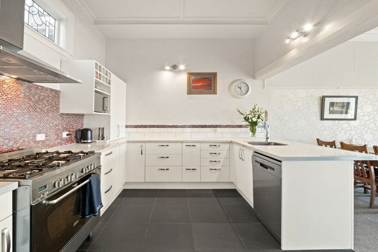 Photo of property in 70 Easther Crescent, Kew, Dunedin, 9012