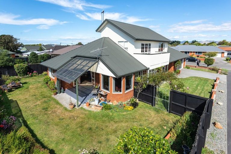 Photo of property in 4 Beauford Place, Parklands, Christchurch, 8083