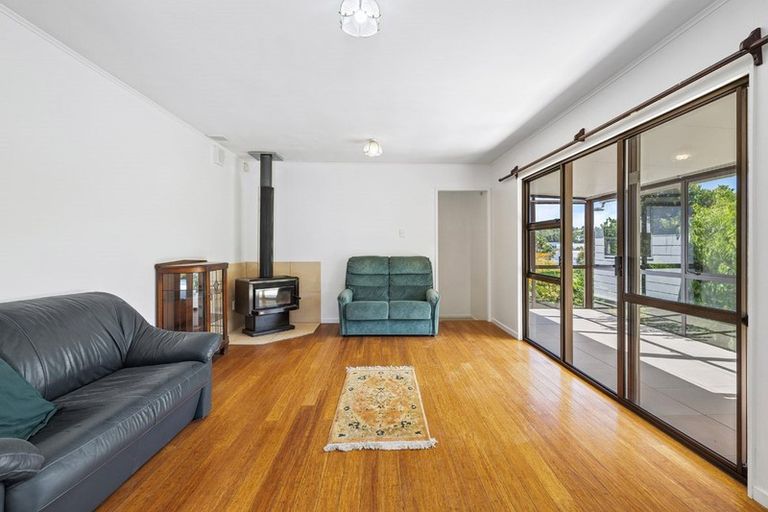 Photo of property in 2/24 Lambrown Drive, Totara Vale, Auckland, 0629