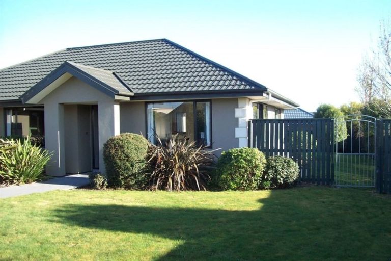Photo of property in 15 Harrys Way, Redwood, Christchurch, 8051