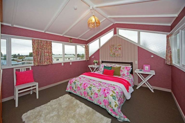 Photo of property in 35 Archibald Road, Kelston, Auckland, 0602