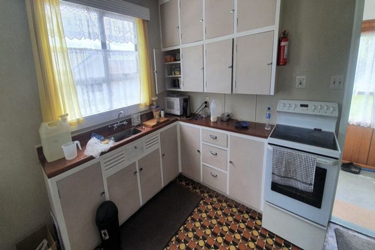 Photo of property in 24 Brassey Street, Waverley, 4510