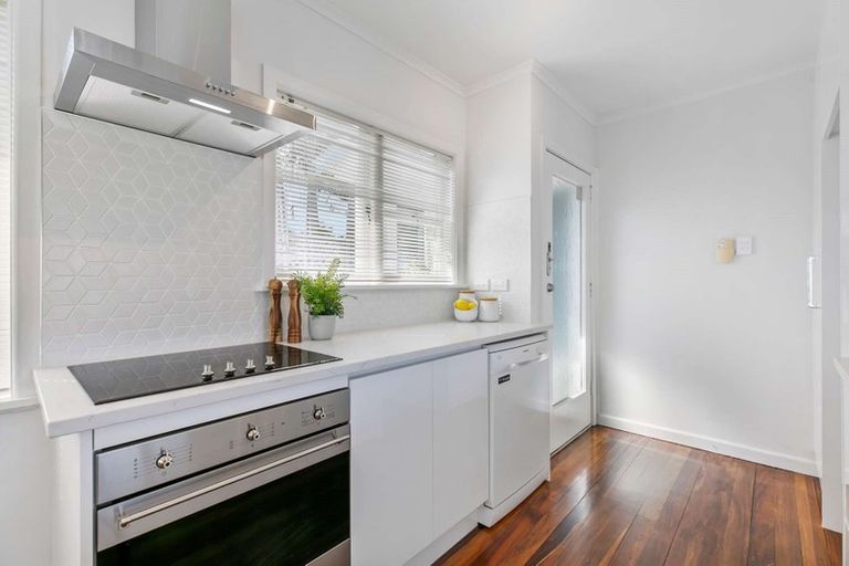 Photo of property in 1/15 Stanley Avenue, Milford, Auckland, 0620