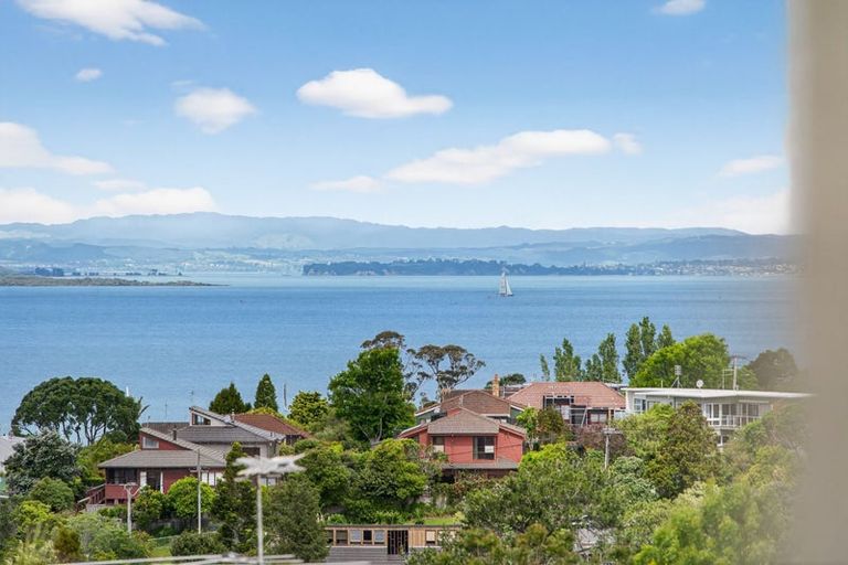 Photo of property in 29 Peter Terrace, Castor Bay, Auckland, 0620