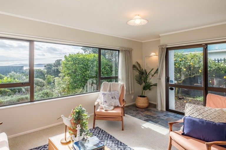 Photo of property in 115 Seaview Road, Paraparaumu Beach, Paraparaumu, 5032