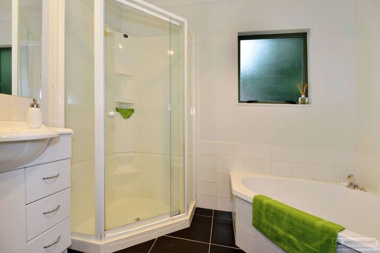 Photo of property in 1/13 Sunnynook Road, Forrest Hill, Auckland, 0620