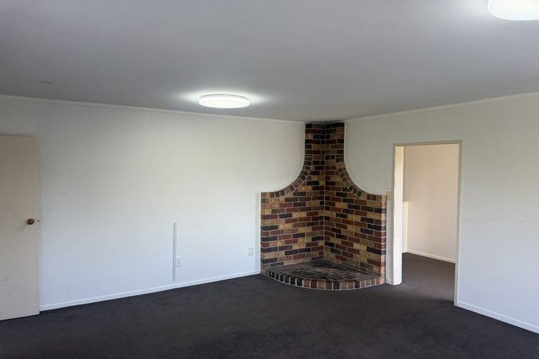 Photo of property in 14 Heather Place, Sunnynook, Auckland, 0620