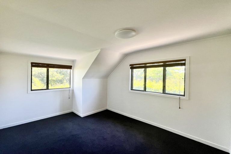 Photo of property in 2/5 Seacliffe Avenue, Belmont, Auckland, 0622