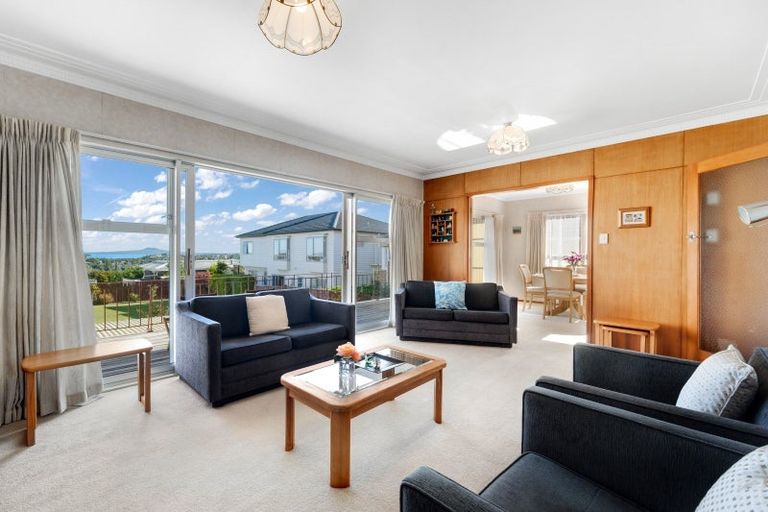 Photo of property in 41 Bradbury Road, Botany Downs, Auckland, 2010