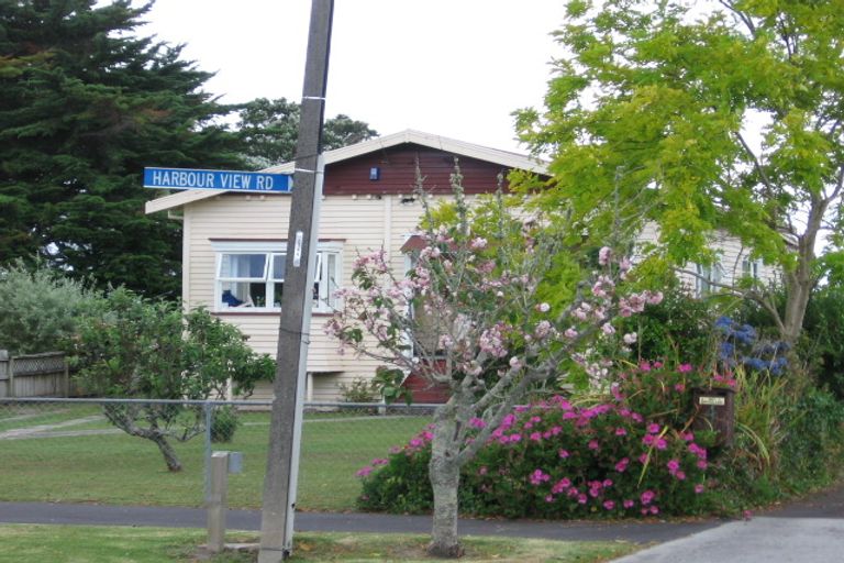 Photo of property in 2 Harbour View Road, Point Chevalier, Auckland, 1022