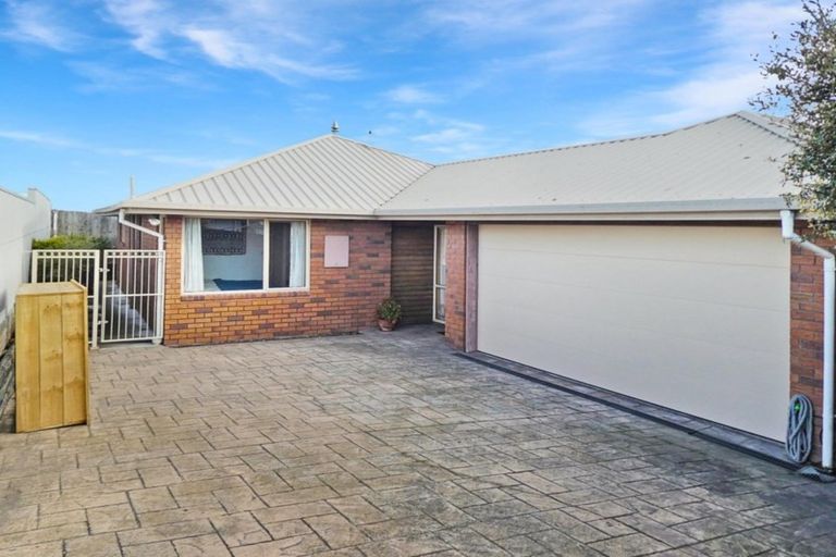 Photo of property in 267a Lake Terrace Road, Shirley, Christchurch, 8061