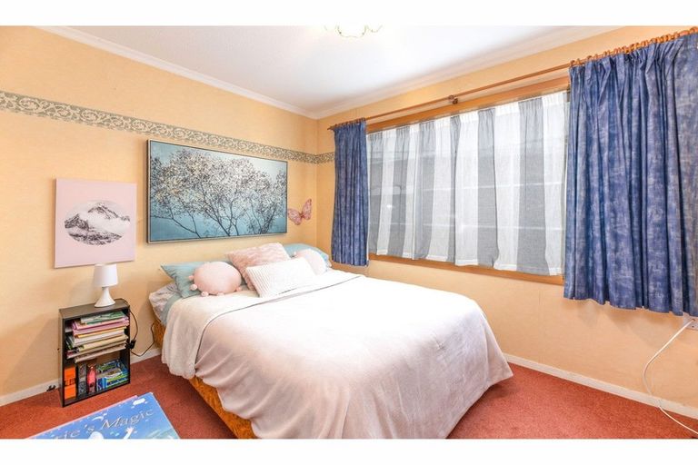 Photo of property in 3 Leeman Place, Redwood, Christchurch, 8051