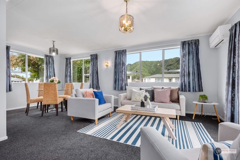 Photo of property in 6 Omaha Grove, Totara Park, Upper Hutt, 5018