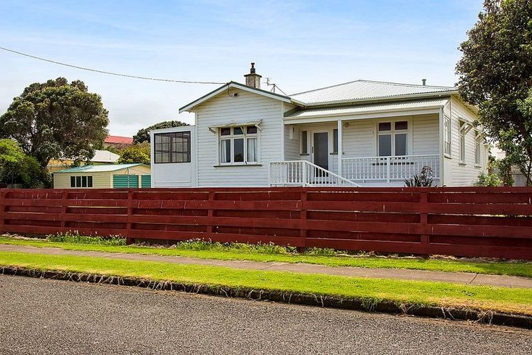 Photo of property in 6 Surrey Street, Patea, 4520