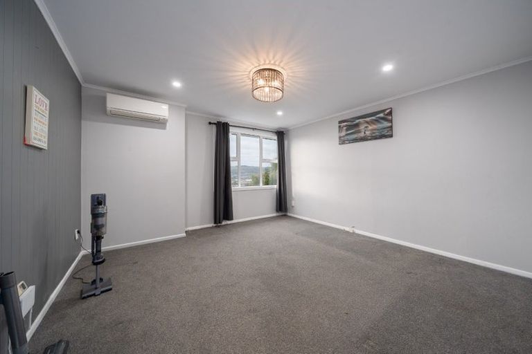 Photo of property in 12 Whenua View, Titahi Bay, Porirua, 5022