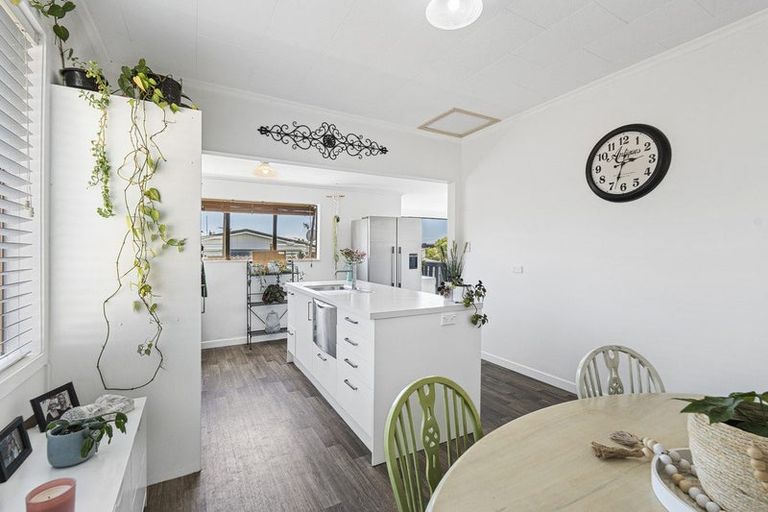 Photo of property in 141 Lemon Street, Strandon, New Plymouth, 4312