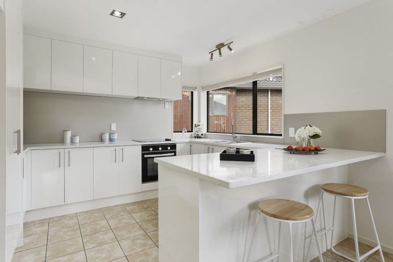 Photo of property in 2/41 Glenmore Road, Sunnyhills, Auckland, 2010