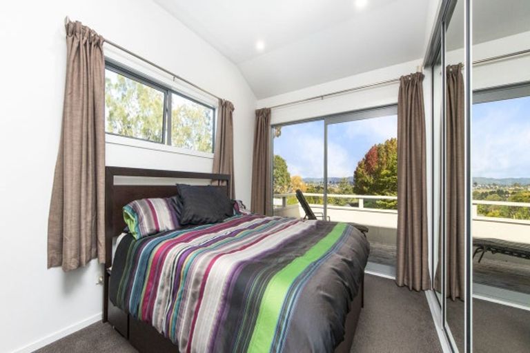 Photo of property in 14 Woodhouse Place, West Harbour, Auckland, 0618
