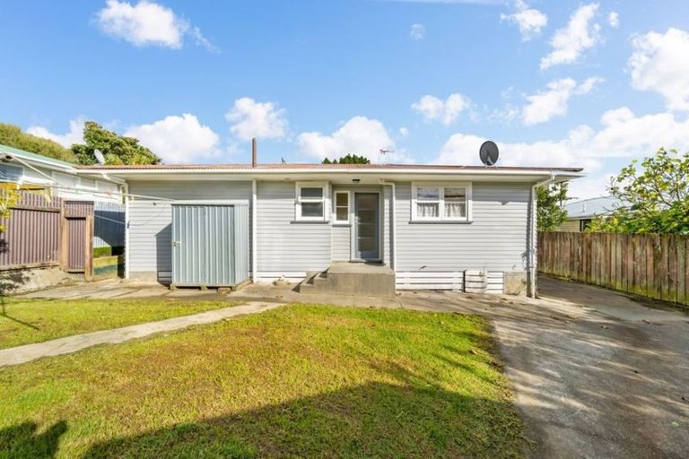 Photo of property in 39 Levant Street, Cannons Creek, Porirua, 5024