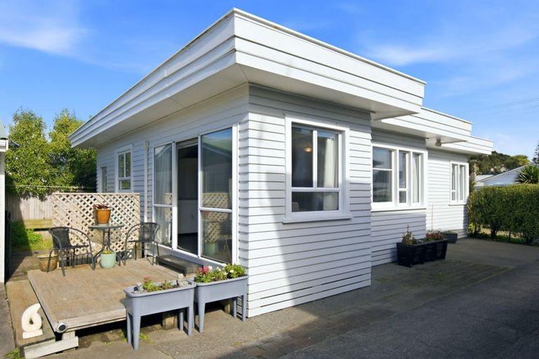 Photo of property in 1/5 Rainsford Street, Moturoa, New Plymouth, 4310