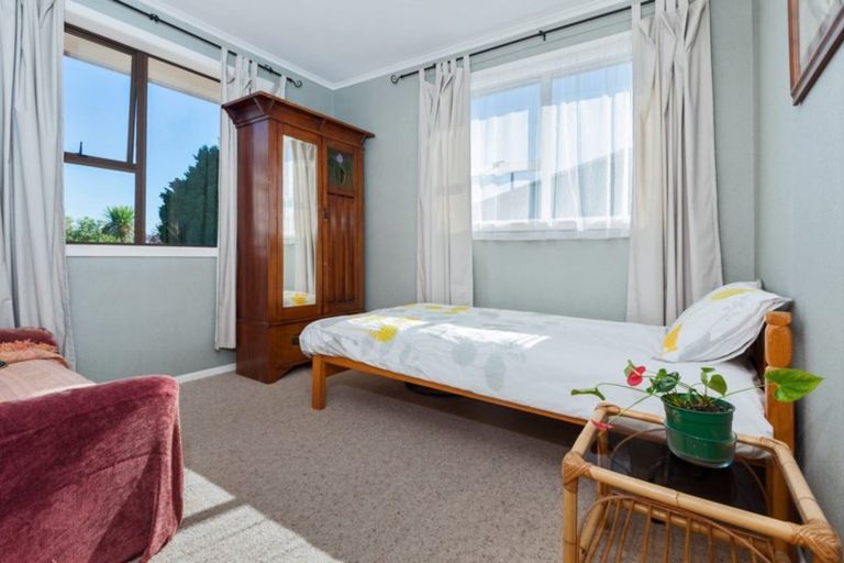 Photo of property in 7 Springside Place, New Lynn, Auckland, 0600