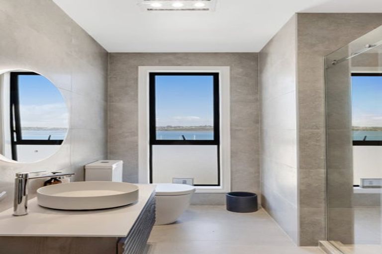 Photo of property in 47c Takutai Avenue, Half Moon Bay, Auckland, 2012