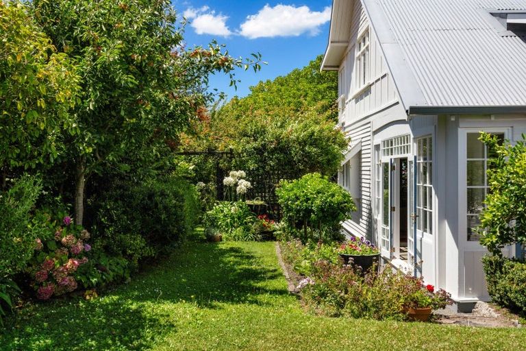 Photo of property in 28 Fitzroy Road, Bluff Hill, Napier, 4110