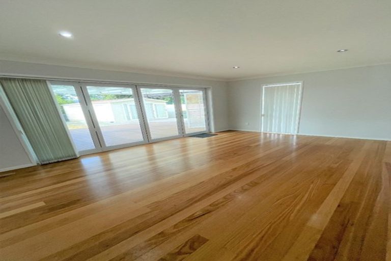 Photo of property in 25 Portadown Avenue, Pakuranga Heights, Auckland, 2010