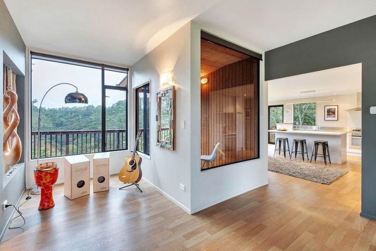 Photo of property in 172 Shaw Road, Oratia, Auckland, 0604