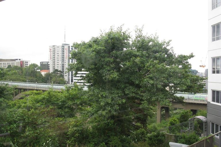 Photo of property in 1/129 Grafton Road, Grafton, Auckland, 1010