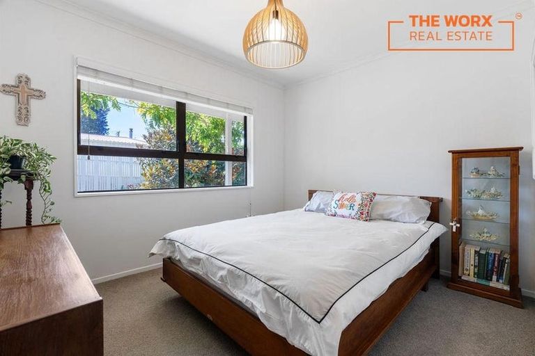 Photo of property in 2/13 Butterworth Avenue, Opaheke, Papakura, 2113