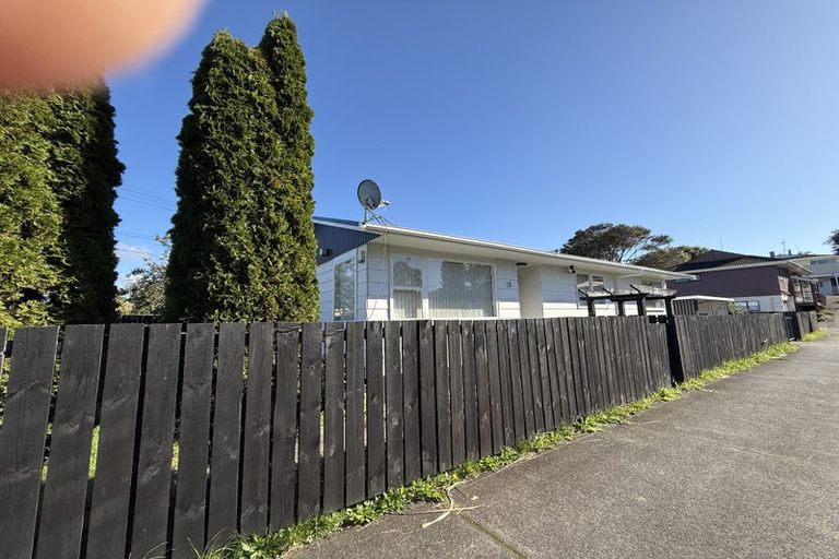 Photo of property in 19 Ribblesdale Road, Henderson, Auckland, 0612