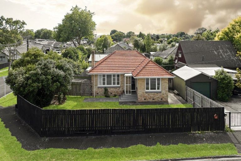 Photo of property in 2 Old Farm Road, Hamilton East, Hamilton, 3216