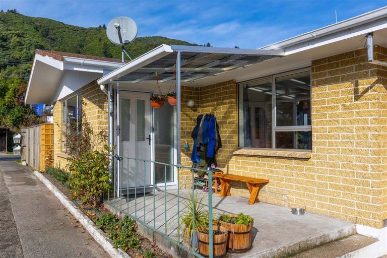 Photo of property in 131a Waikawa Road, Picton, 7220