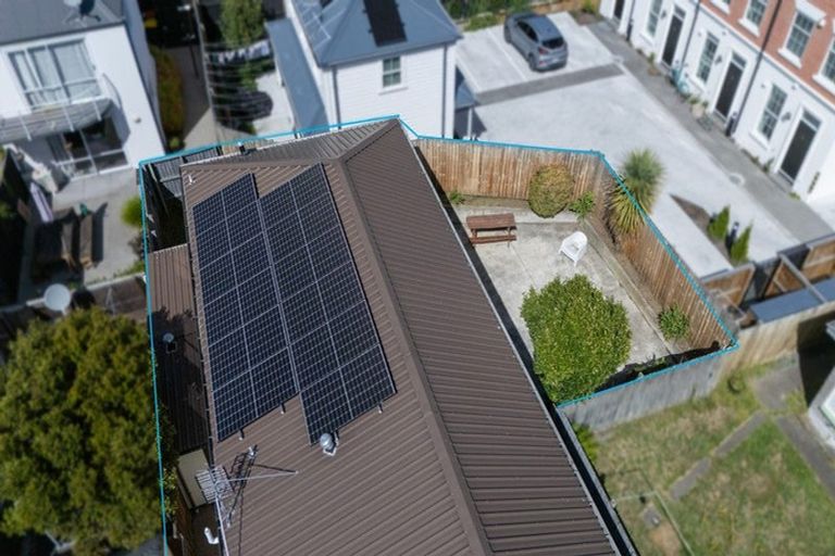Photo of property in 2/4 Nova Place, Christchurch Central, Christchurch, 8011