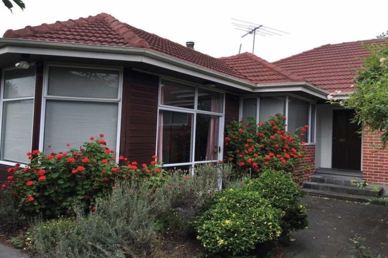 Photo of property in 7 Middlepark Road, Sockburn, Christchurch, 8042