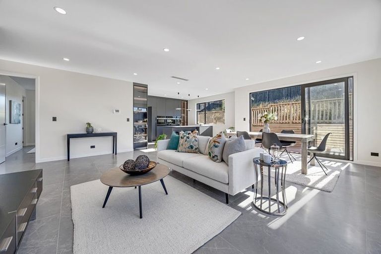 Photo of property in 8 Koheru Place, Long Bay, Auckland, 0630