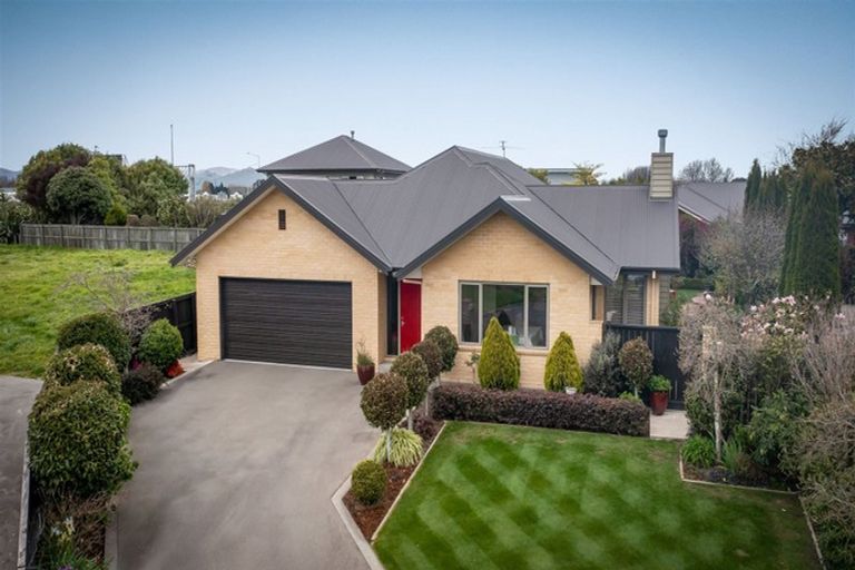 Photo of property in 96 Willowview Drive, Redwood, Christchurch, 8051