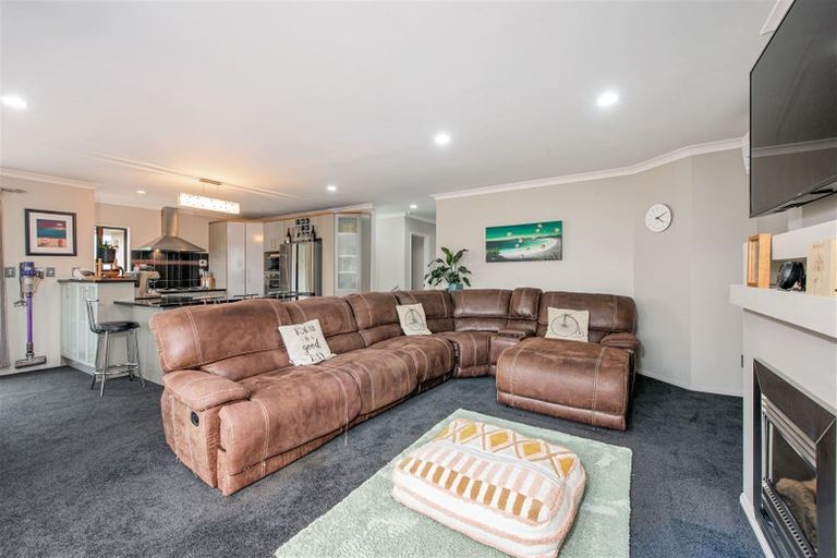 Photo of property in 86 San Valentino Drive, Henderson, Auckland, 0612