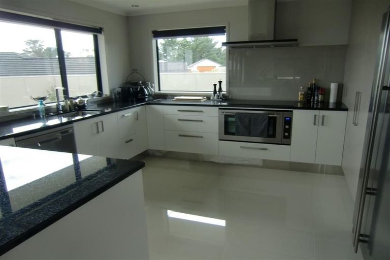 Photo of property in 51 Alberta Road, Glen Avon, New Plymouth, 4312