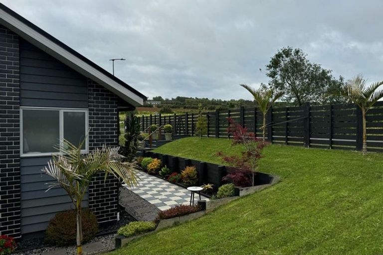 Photo of property in 17 Rowles Road, Pukekohe, 2120