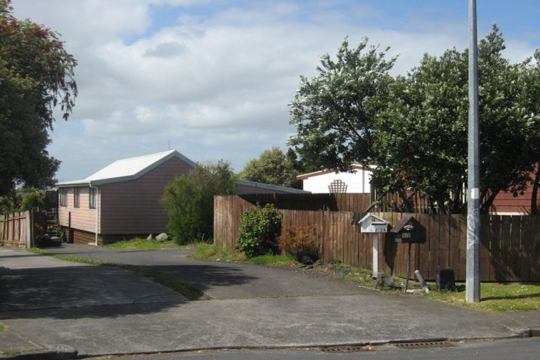 Photo of property in 2/21 Rukumoana Place, Clendon Park, Auckland, 2103