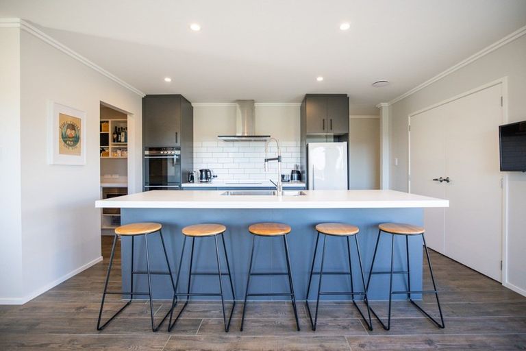 Photo of property in 10 Grenache Way, Kumeu, 0810