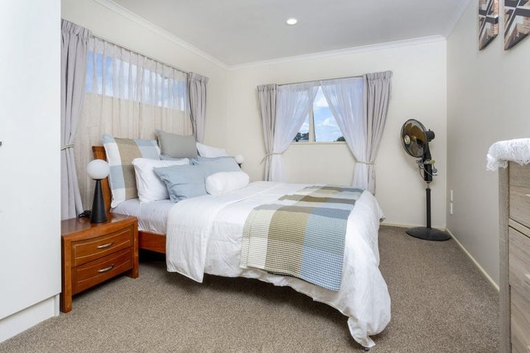 Photo of property in 21 Crimson Park, Oteha, Auckland, 0632