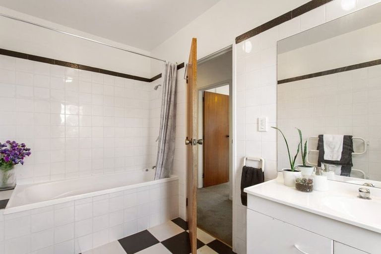 Photo of property in 28 Rutherglen Avenue, Ilam, Christchurch, 8041