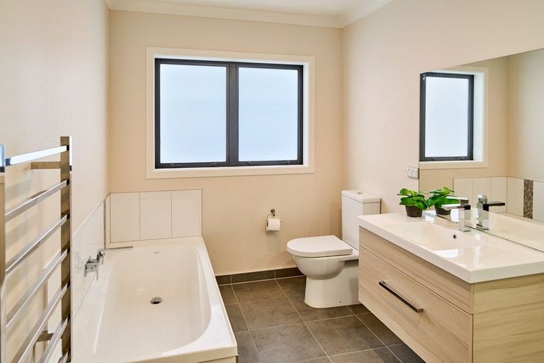 Photo of property in 96 Endeavour Drive, Whitby, Porirua, 5024