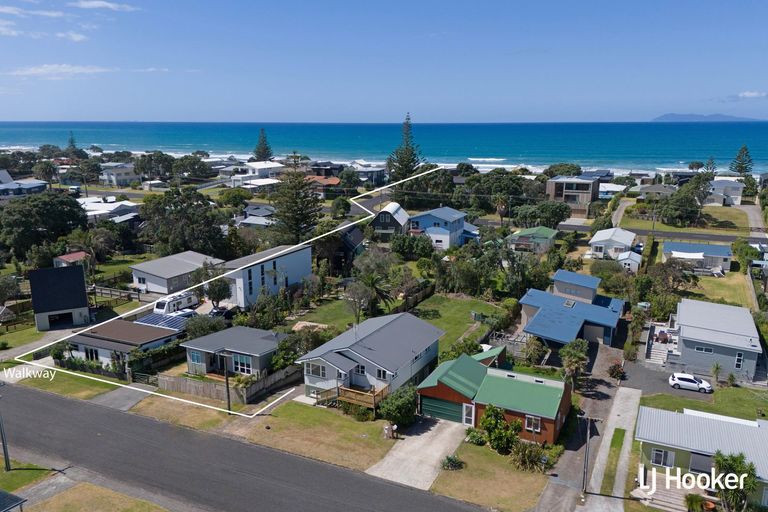 Photo of property in 49 Hillview Road, Waihi Beach, 3611