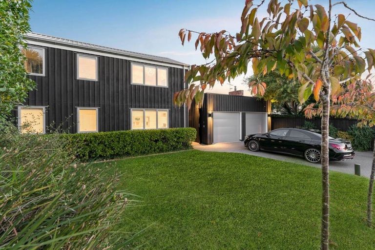 Photo of property in 14 The Anchorage, Sunnyhills, Auckland, 2010